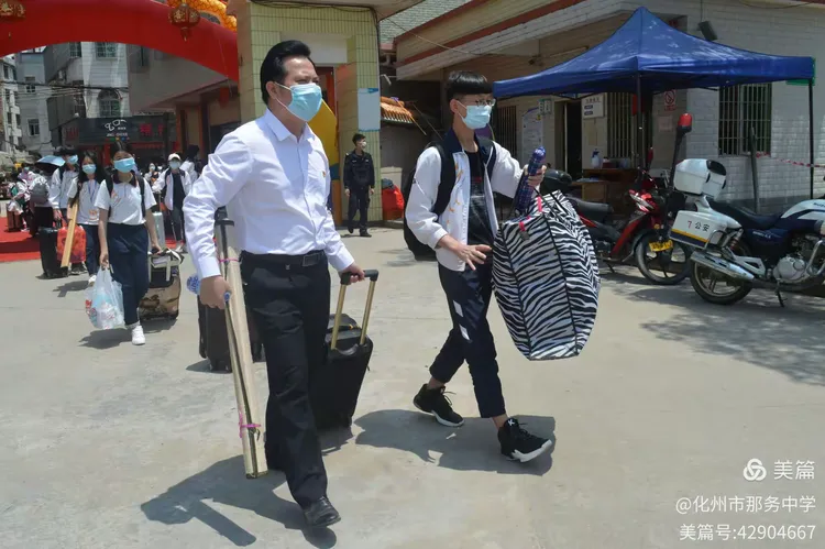 —化州市那务中学毕业班返校复学第一天